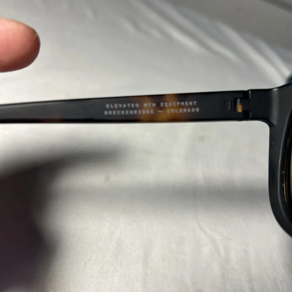 “Townie” Glade Sunglasses Tortoise Reveal Frame Polarized Lens w/ Glasses Case
